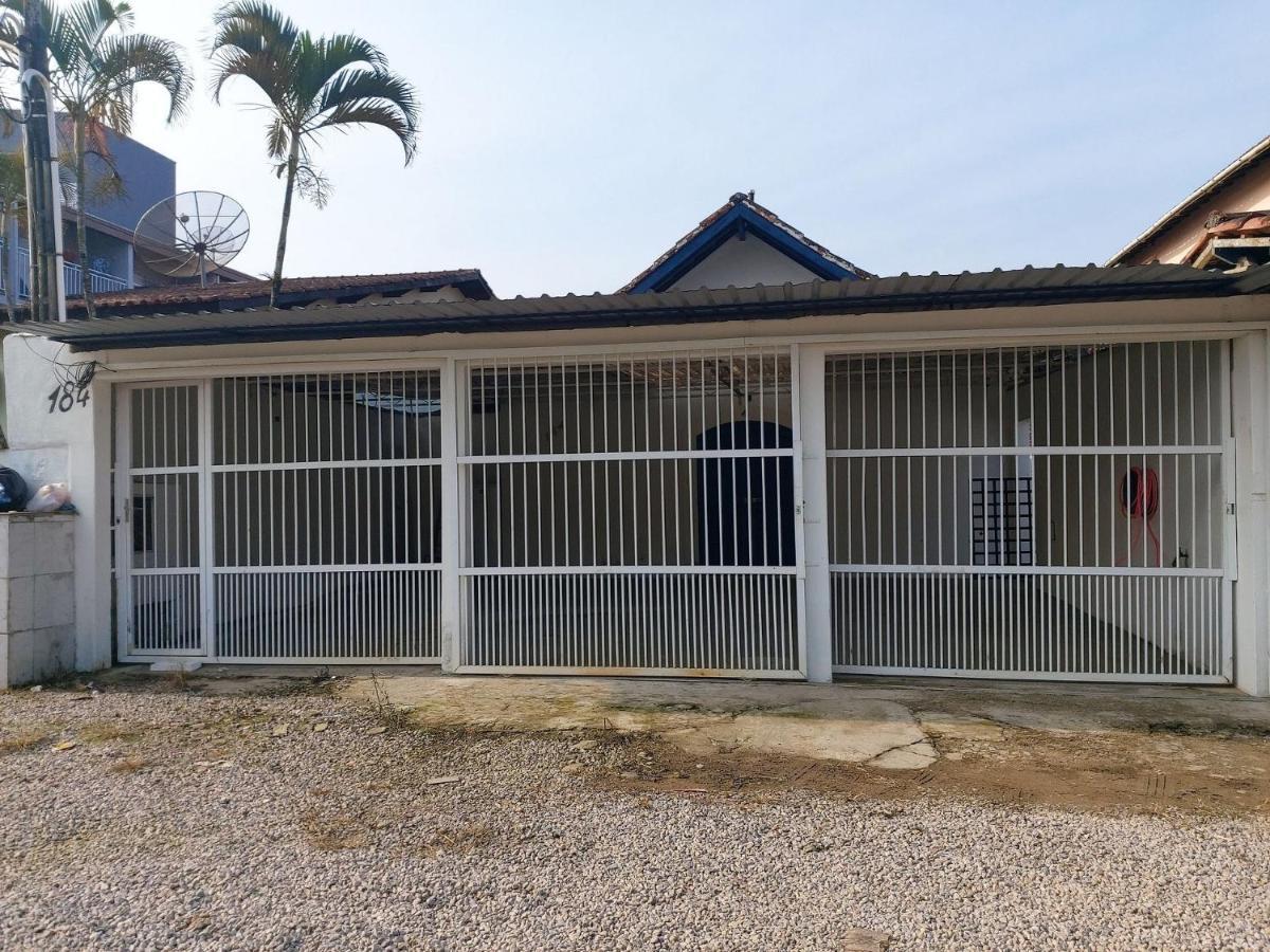 0005.04 - Maranduba - Casa - 3 Dorm - 14 Pess - 3 Quadras Do Mar - Piscina Coletiva - Wifi - Ar Condicionado Villa อูบาตูบา ภายนอก รูปภาพ
